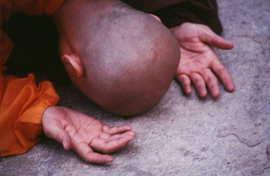 monk-bowing-down_1.jpg