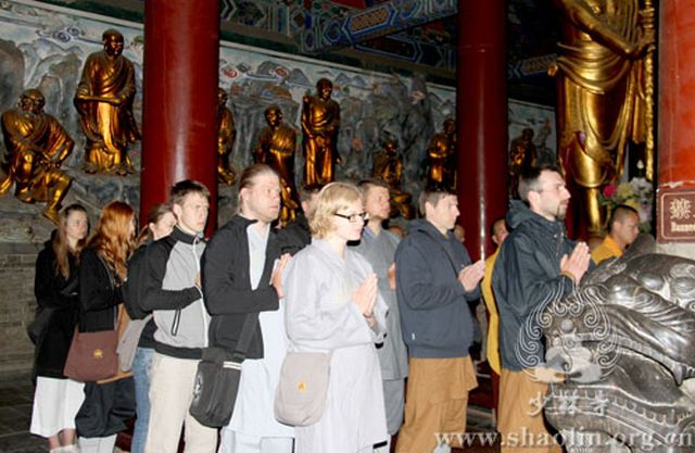 xue_yuan_men_qian_cheng_di_shang_zao_ke_1_0.jpg